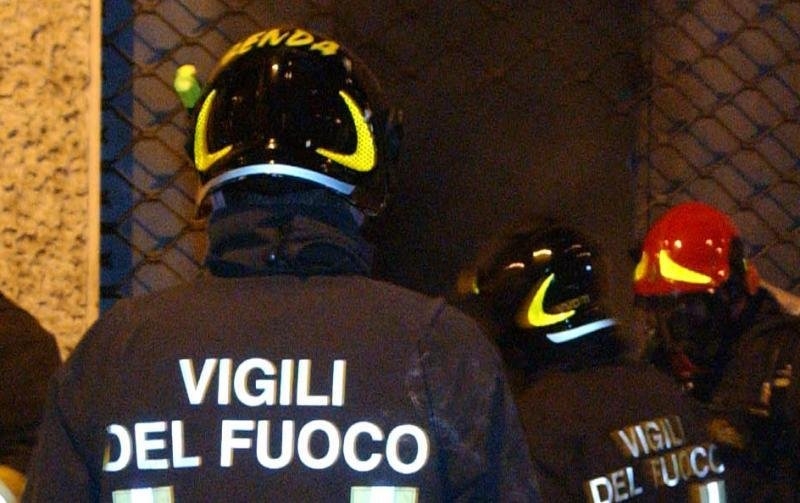 Camerino: la sede dei vigili del fuoco dichiarata inagibile. Parisi risolve con stucco e cazzuola