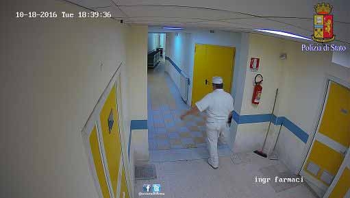 Rubava cibo destinato a pazienti, denunciato dipendente clinica romana