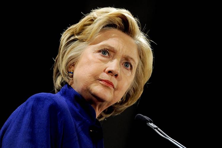 Usa. Clinton si rivolge agli elettori: pensate a ciò che è in gioco