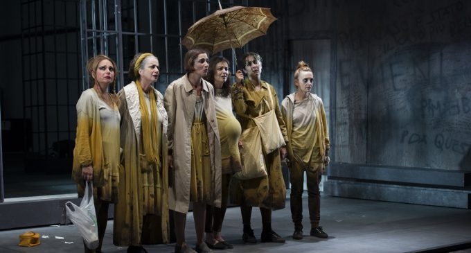 Teatro Eliseo. Applausi a “La pazza della porta accanto”. Recensione