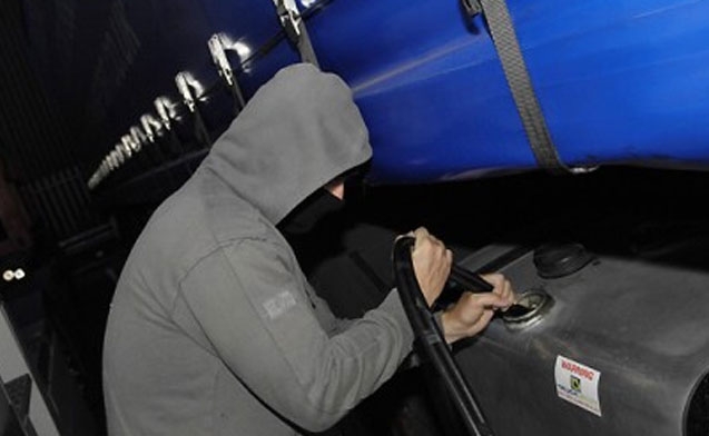Rubavano carburanti e li rivendevano sottocosto, 16 arresti