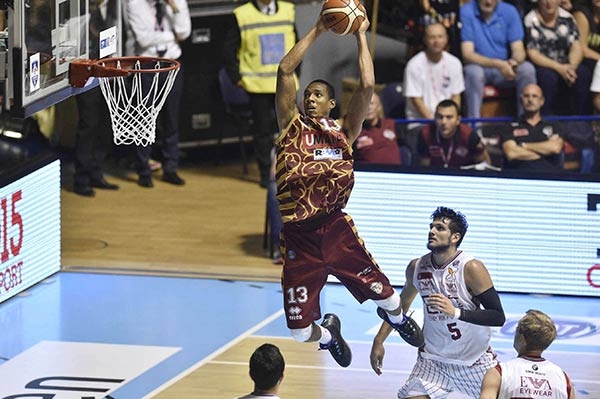 Bsket. Serie A. Attesa sfida tra Reyer e Olimpia