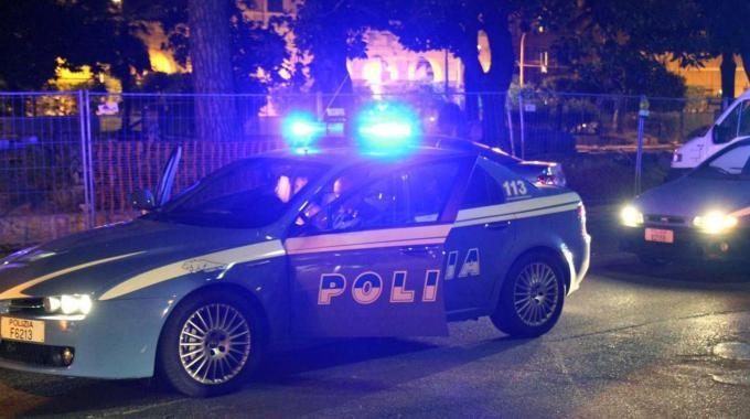 Napoli, partorisce e tenta di buttare il bebè in un cassonetto