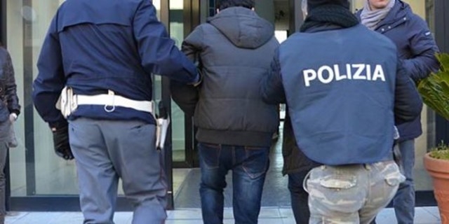 Roma. In manette spacciatore e procacciatore di clienti per una prostituta minorenne