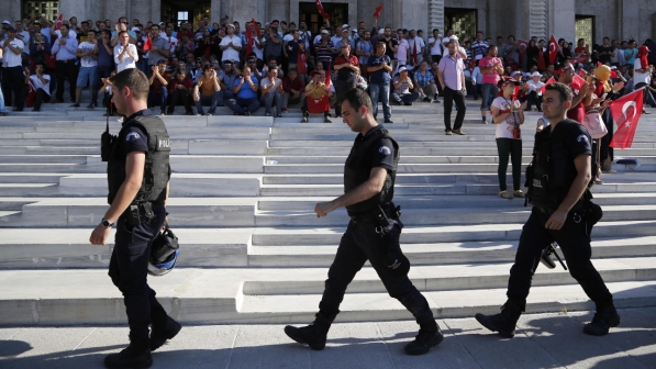 Turchia. Fallito golpe. Licenziate 6mila persone