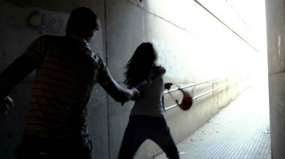 Stalking: braccialetto elettronico a molestatore e vittima