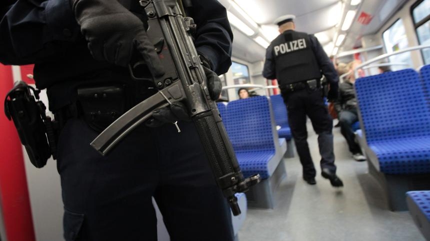 Germania. Braccialetto elettronico per i potenziali terroristi
