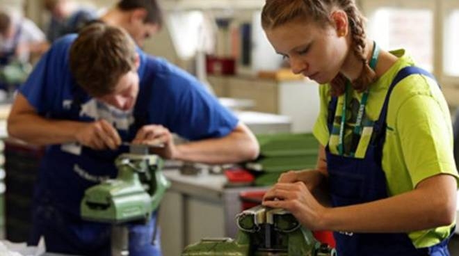 Alternanza scuola lavoro. Studenti costretti a pagare. La denuncia dell’UdS