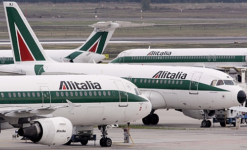Alitalia. Ball soddisfatto, sindacati: piano lacrime e sangue