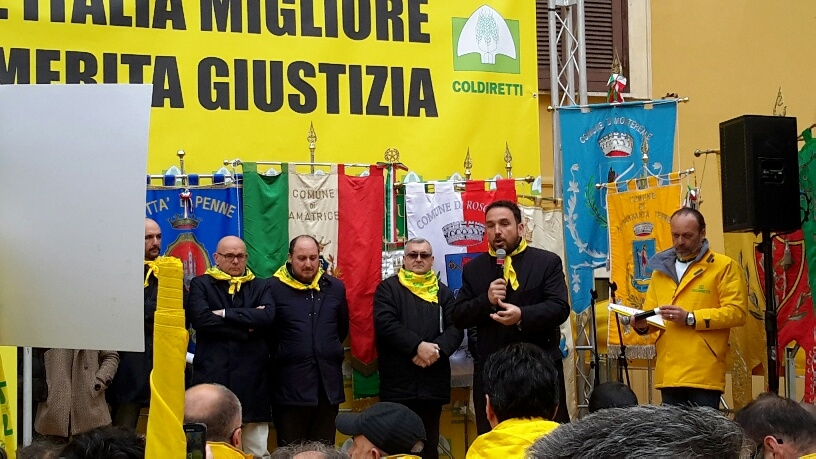 A Montecitorio esplode la rabbia degli allevatori terremotati. FOTO