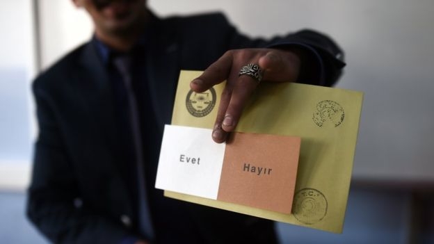 Turchia:  spuntano schede sospette, forse manipolate