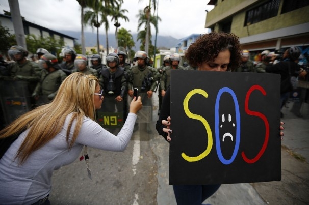 Venezuela, salgono a 3 le vittime di proteste: ucciso anche militare
