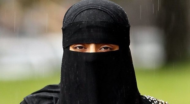 Napoli. Calci e pugni a moglie che non vuole indossare il burqa. In manette marocchino