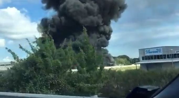 Incendio Pontina. Allarme nube tossica