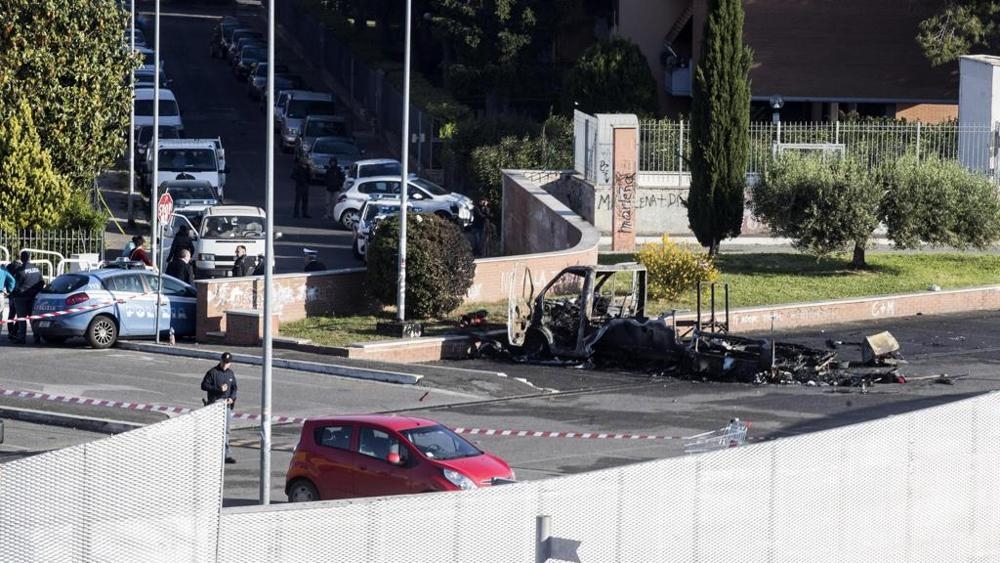 Roma. Camper a fuoco. Muoiono 3 giovanissime