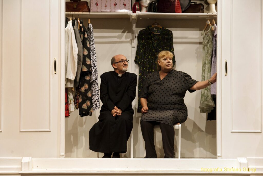 Teatro Manzoni. “La protesta” piace al pubblico. Recensione
