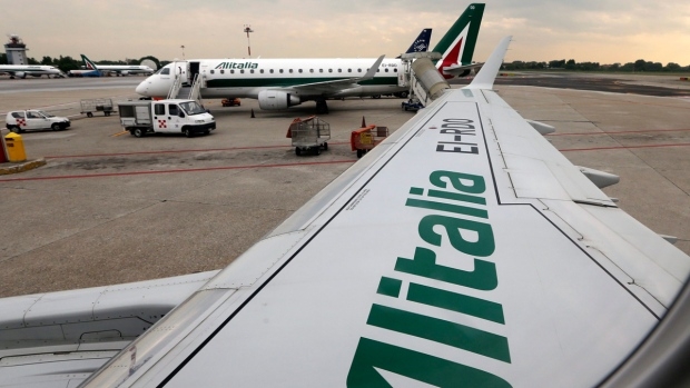 Alitalia: vendita difficilissima, conto sara’ salato per tutti
