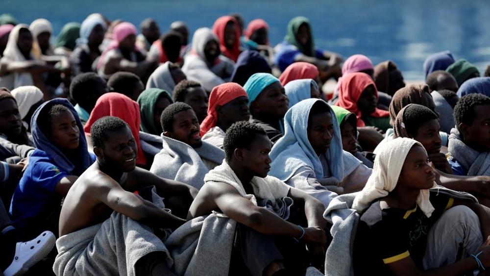 Foggia, trasportava 13 migranti in furgone: arrestato presunto caporale del Mali
