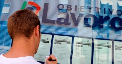 Lavoro: tasso disoccupazione giu’ a 11,1%,-106 mila in un mese