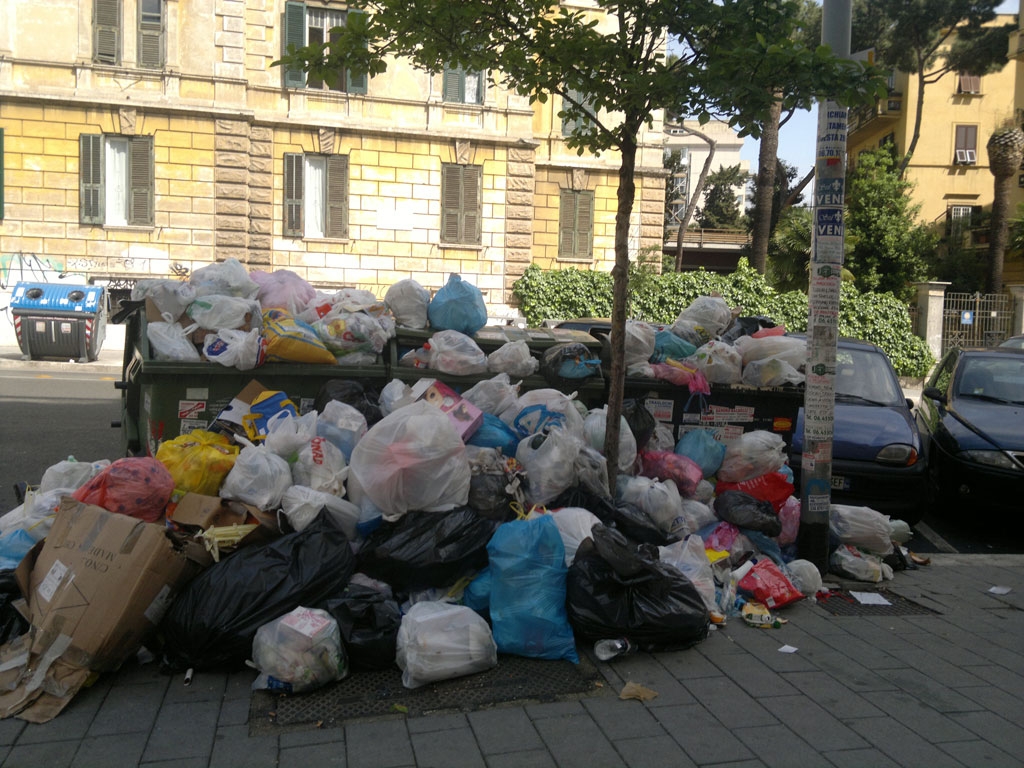 Emergenza rifiuti a Roma, Legambiente ribadisce le 4 mosse per liberare la capitale dai Rifiuti
