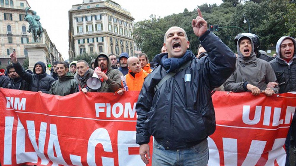 Ilva. Lavoratori in corteo verso la prefettura contro gli esuberi