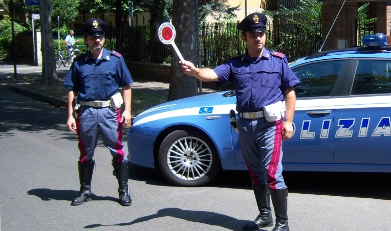 Un’auto su 165 gira senza assicurazione,operazione Polizia
