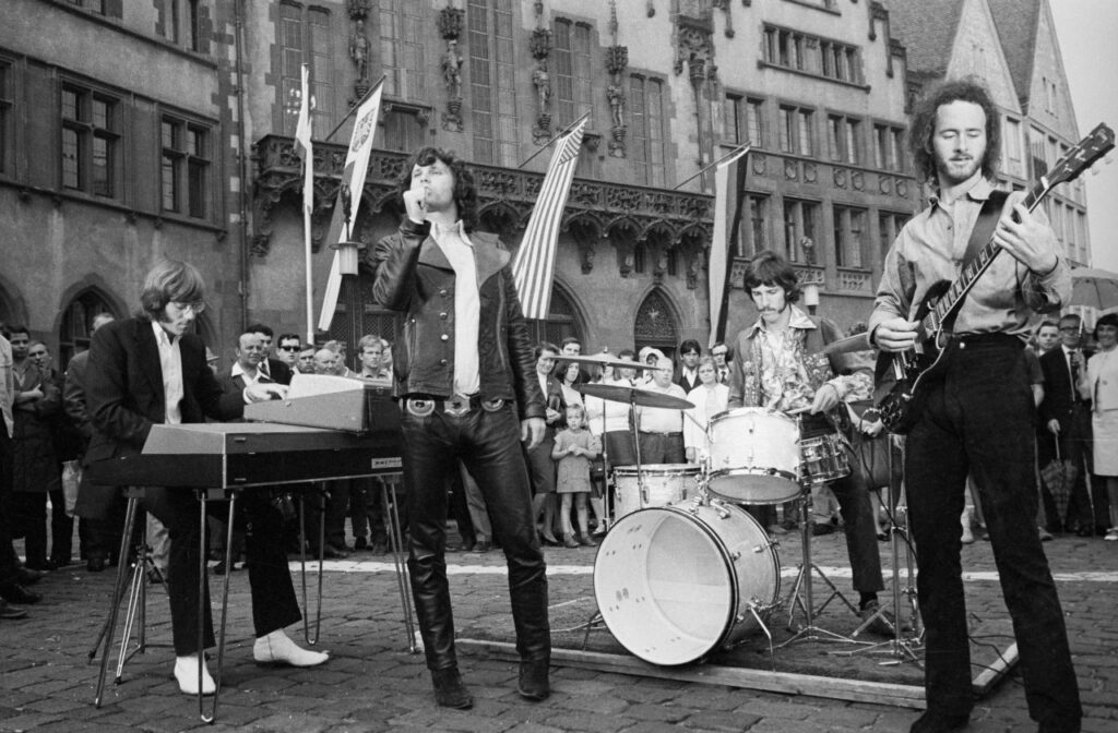 Musica: cinquant’anni fa il debutto dei Doors