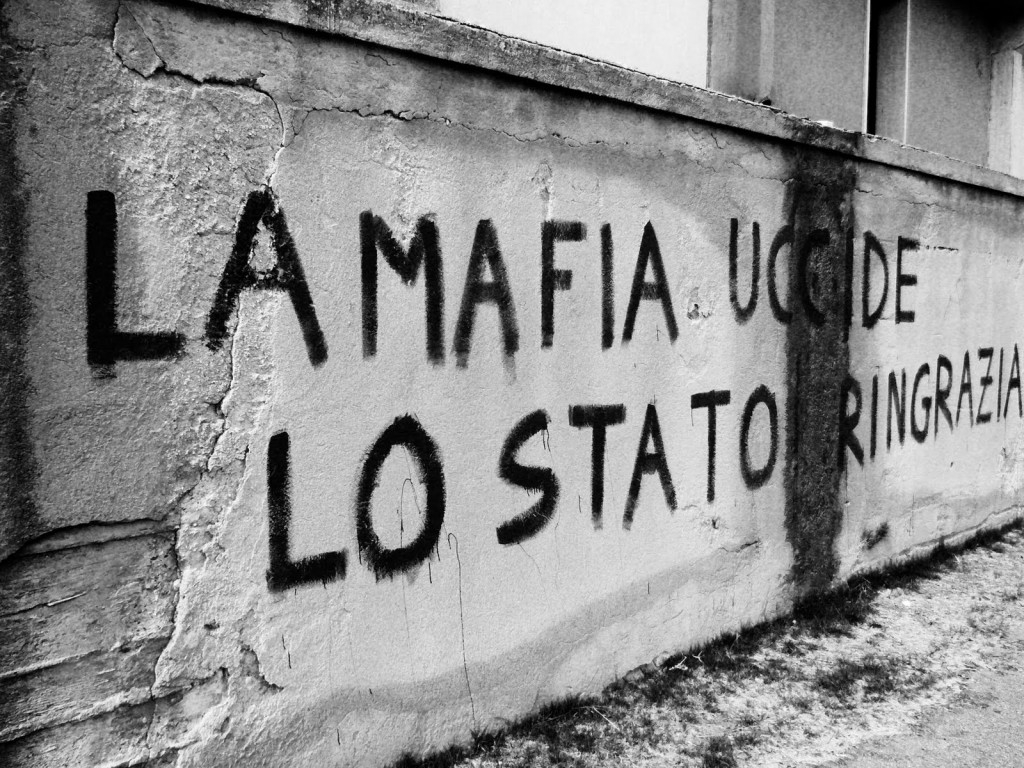 Lo Stato si consegna alle mafie