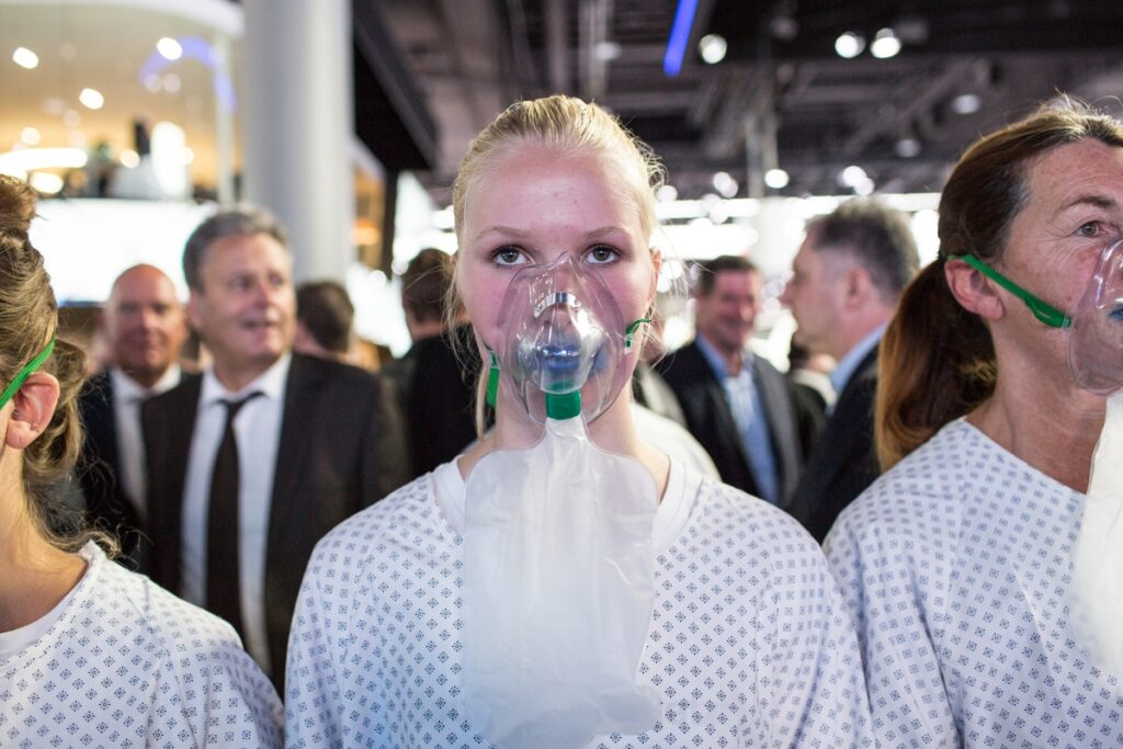 Greenpeace action: attivisti al salone dell’auto di Francoforte per chiedere aria più pulita