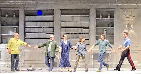 “Lacci”: i legami familiari conquistano il Teatro Eliseo