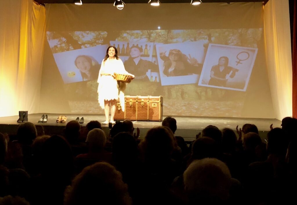 Standing ovation per le “Cinque donne del sud”: Beatrice Fazi, attrice, madre e moglie di successo