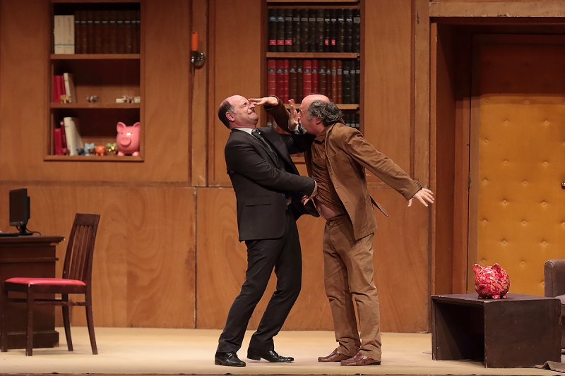 Teatro Manzoni. “Ieri è un altro giorno”, con Gianluca Ramazzotti e Cornacchione. Recensione