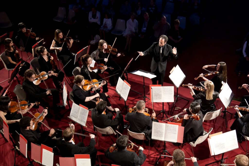 I giovani talenti della World Youth Orchestra in concerto: la musica come messaggio di fratellanza tra popoli