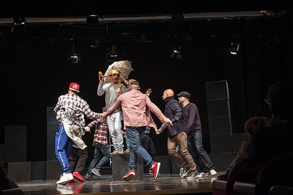 Teatro Rebibbia. “Cento lettere”, detenuti-attori e Flavio Insinna da non perdere