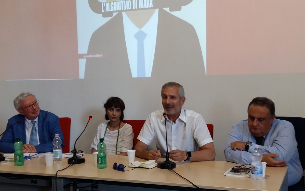 Manifestolibri.  Presentato “Rosso digitale. L’algoritmo di Marx” di Vincenzo Vita
