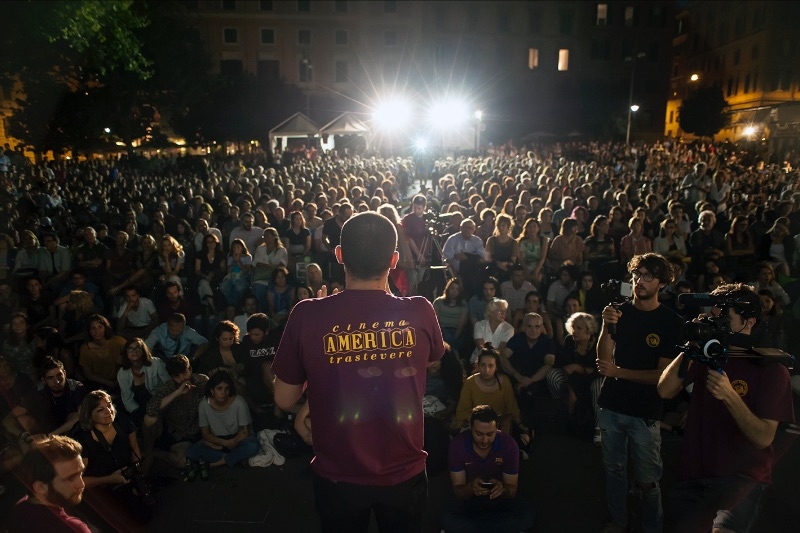 Al cinema America solidarietà da tutto Il mondo