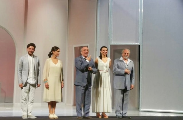 Teatro Quirino: “Si nota all’imbrunire”, una commedia come rimedio alla solitudine sociale