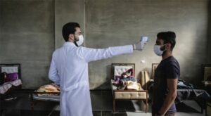 Rapporto Human Rights Watch sul Covid-19:  “Chiunque trovi il vaccino deve condividerlo”