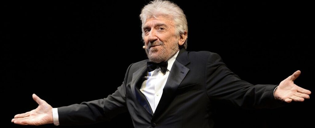 Gigi Proietti. “Tutto sommato qualcosa mi ricordo”, un’autobiografia che racchiude la sua corsa per la vita