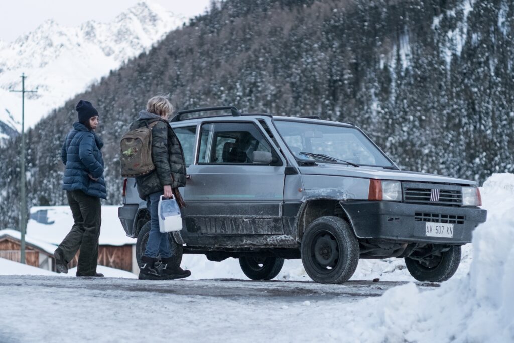 Chili e #Iorestoinsala. Disponibile il film “Tensione superficiale”. Recensione