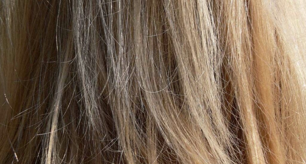 Come curare i capelli rovinati con una maschera rigenerante