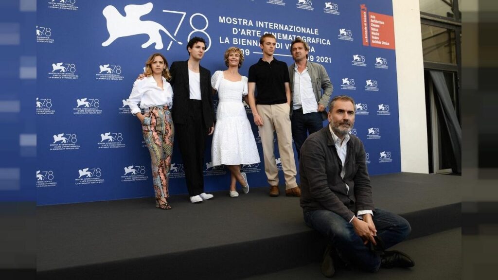 Venezia 78. “Illusioni perdute”, il film  essenzializza il mondo intellettuale privo di etica