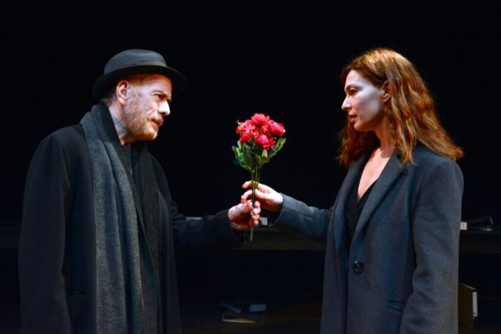 Teatro Quirino, Gabriele Lavia si confronta con “Le leggi della gravità”