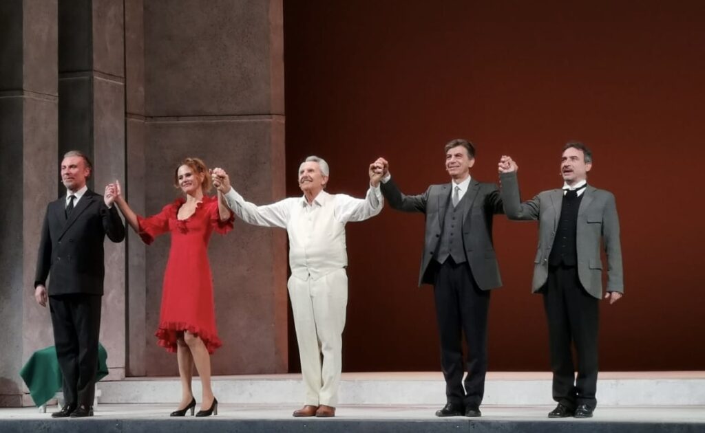 Teatro Quirino: successo di pubblico e critica per “Uno, nessuno e centomila”
