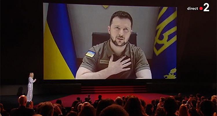 Cannes 75. Kaput la biglietteria web, ovazione per Zelensky, divertente il film d’apertura.