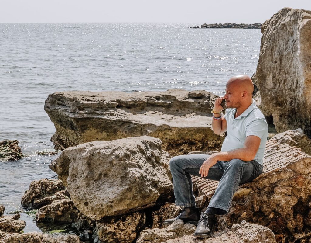 Musica. “Note di cronaca” del cantautore Stefano Corradino, il cui ricavato andrà ad Amnesty International