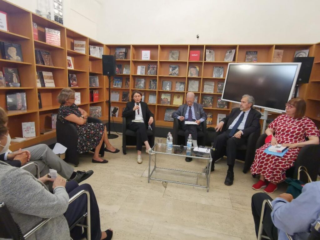 Biblioteca d’Arte Skira presenta il saggio “Raffaello tra gli sterpi. Le rovine di Roma e le origini della tutela”