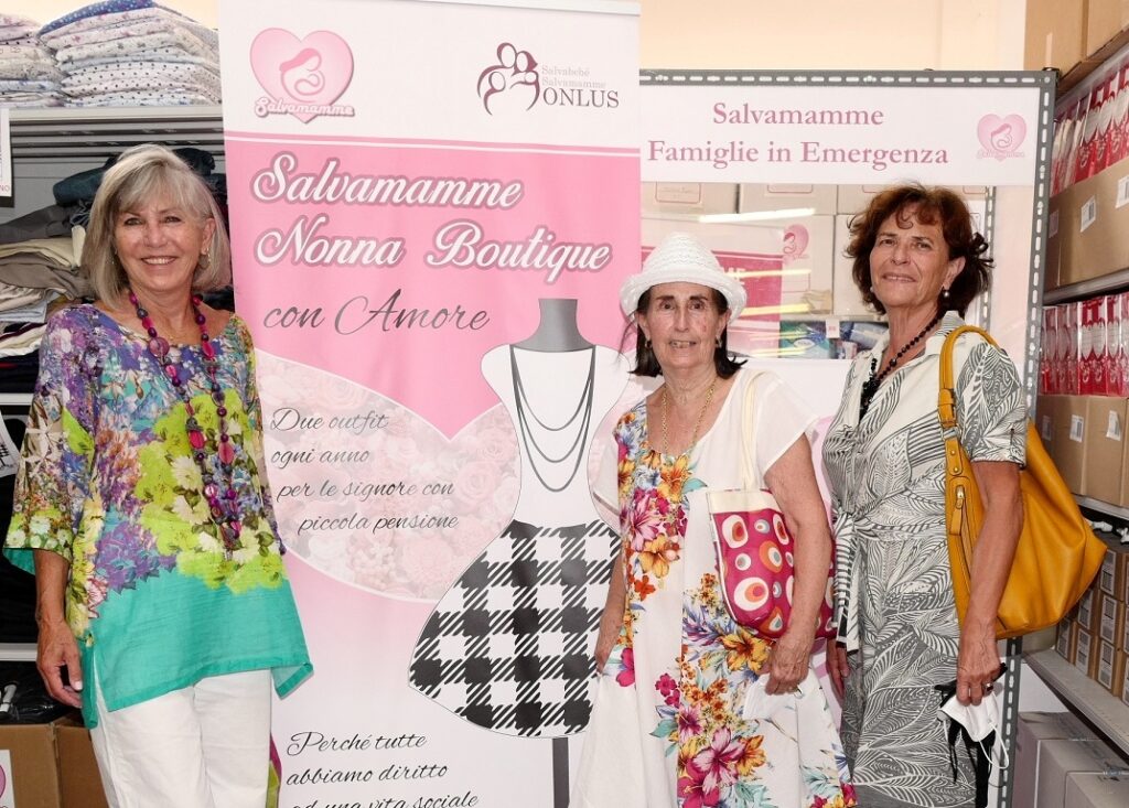 Salvamamme. Al via “Nonna Boutique” per gli anziani in difficoltà