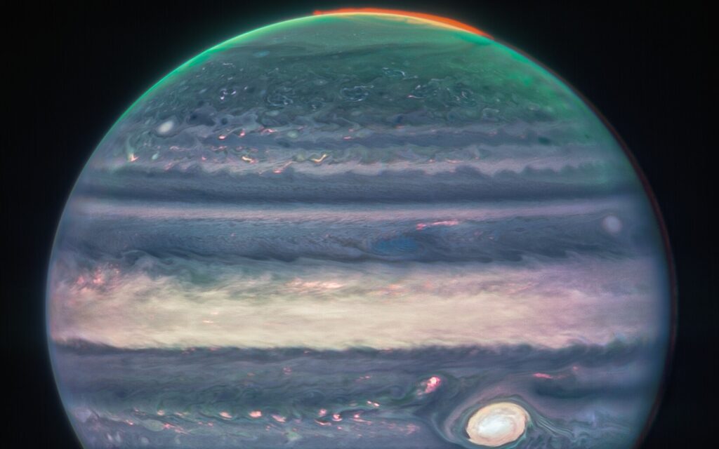 Spazio, telescopio Nasa rivela immagini sensazionali di Giove