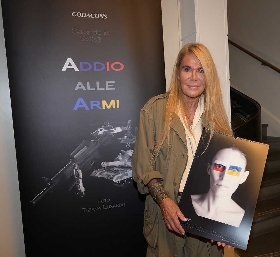 “Addio alle armi”, calendario sociale Codacons firmato Tiziana Luxardo